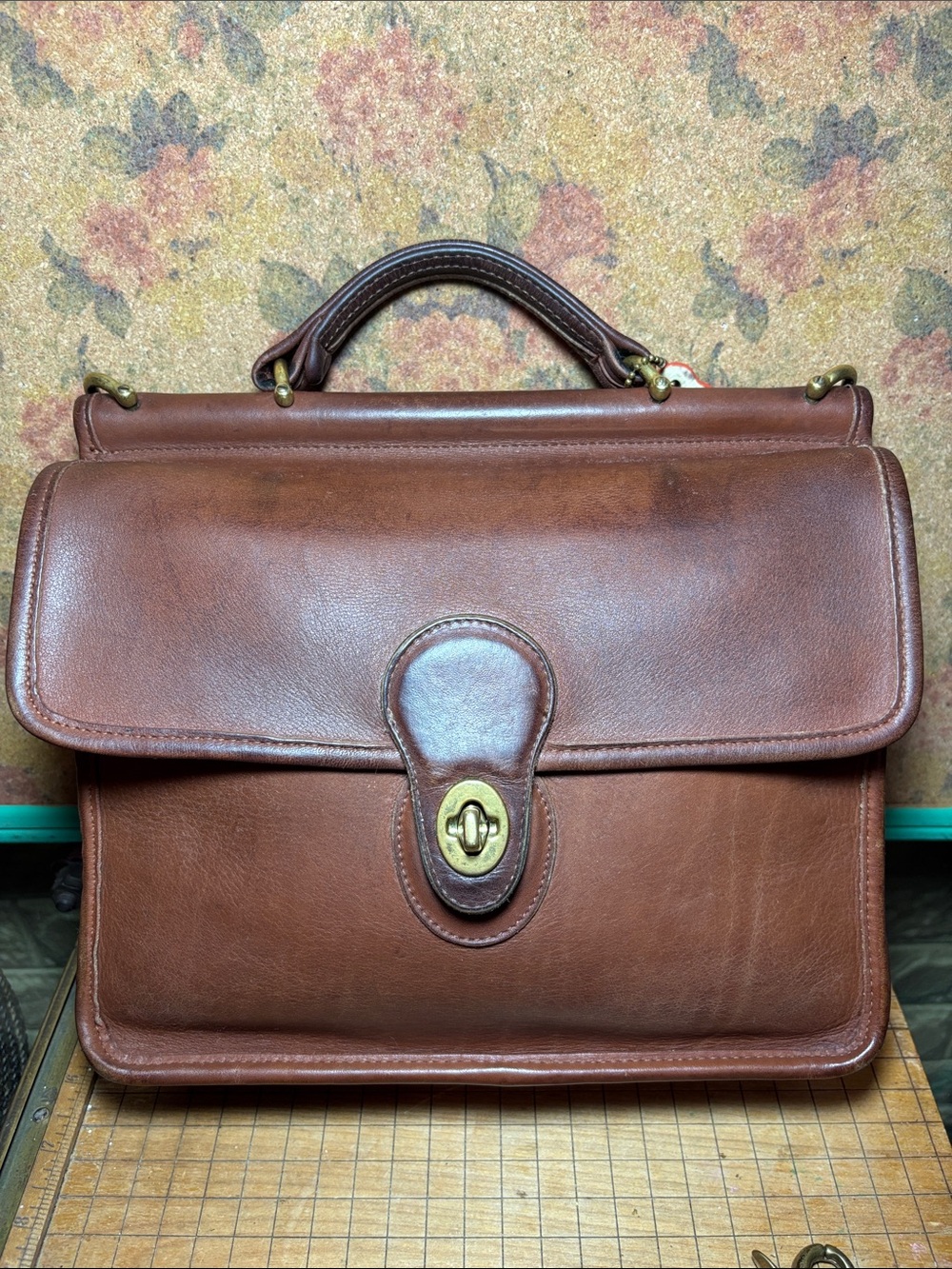 Coach Willis British Tan Vintage Leather Bag Adj Shoulder Strap Orange Hang Tag